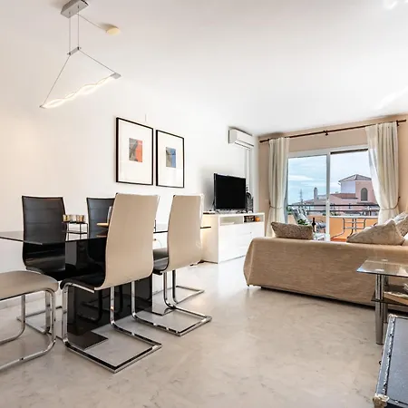아파트 Penthouse 3-bedroom Duplex 미하스