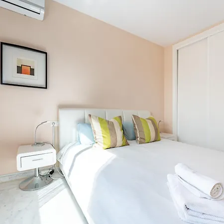 Penthouse 3-bedroom Duplex 아파트 *